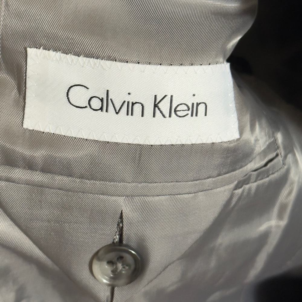 Calvin Klein Silk-Wool Blazer (Women’s Styled / Menswear Fit 38R)– Size 10 - Picture 10 of 14